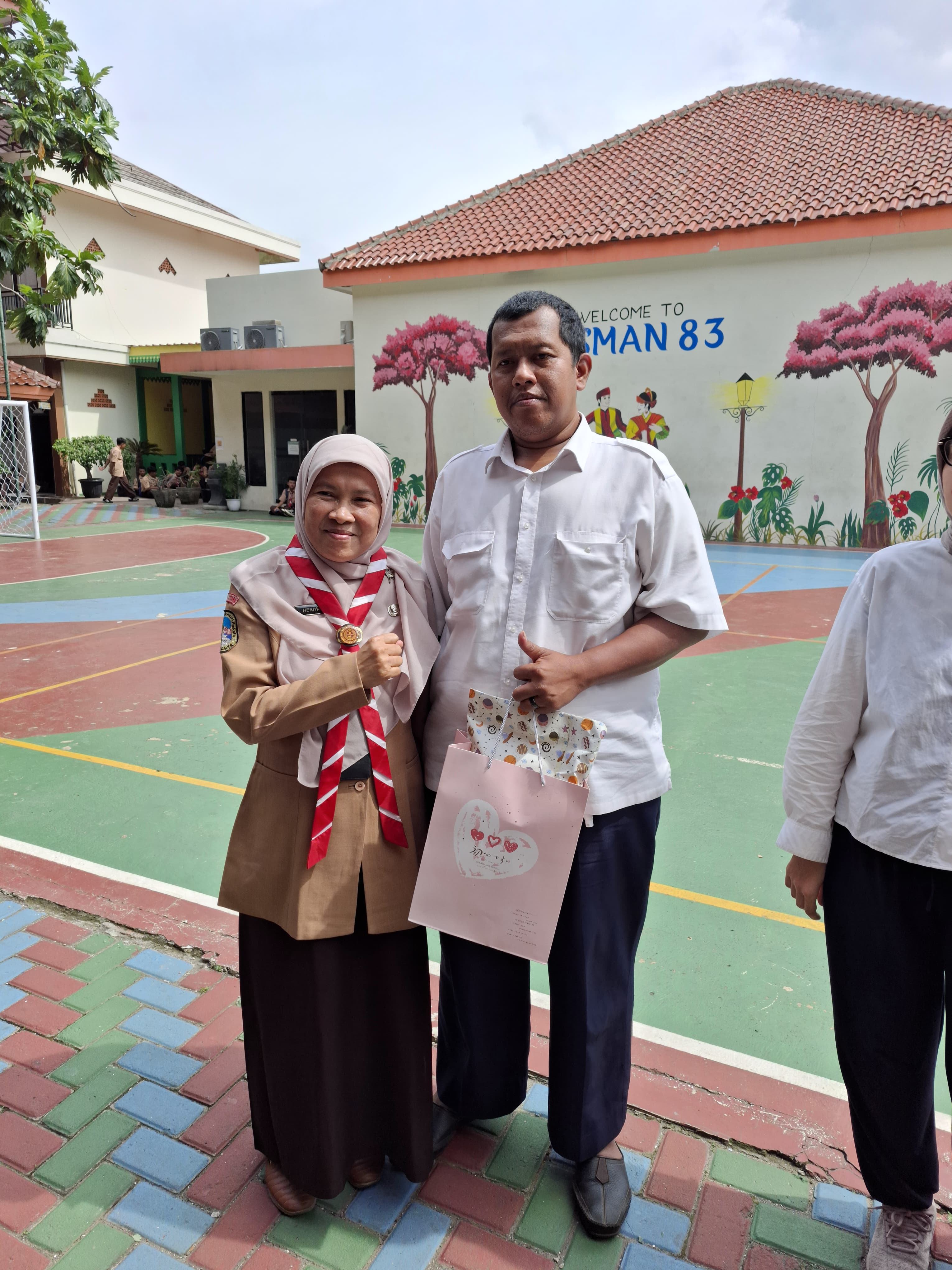 Pelepasan Hangat Empat Tenaga Kependidikan SMAN 83 Jakarta Pelepasan Hangat Empat Tenaga Kependidikan SMAN 83 Jakarta