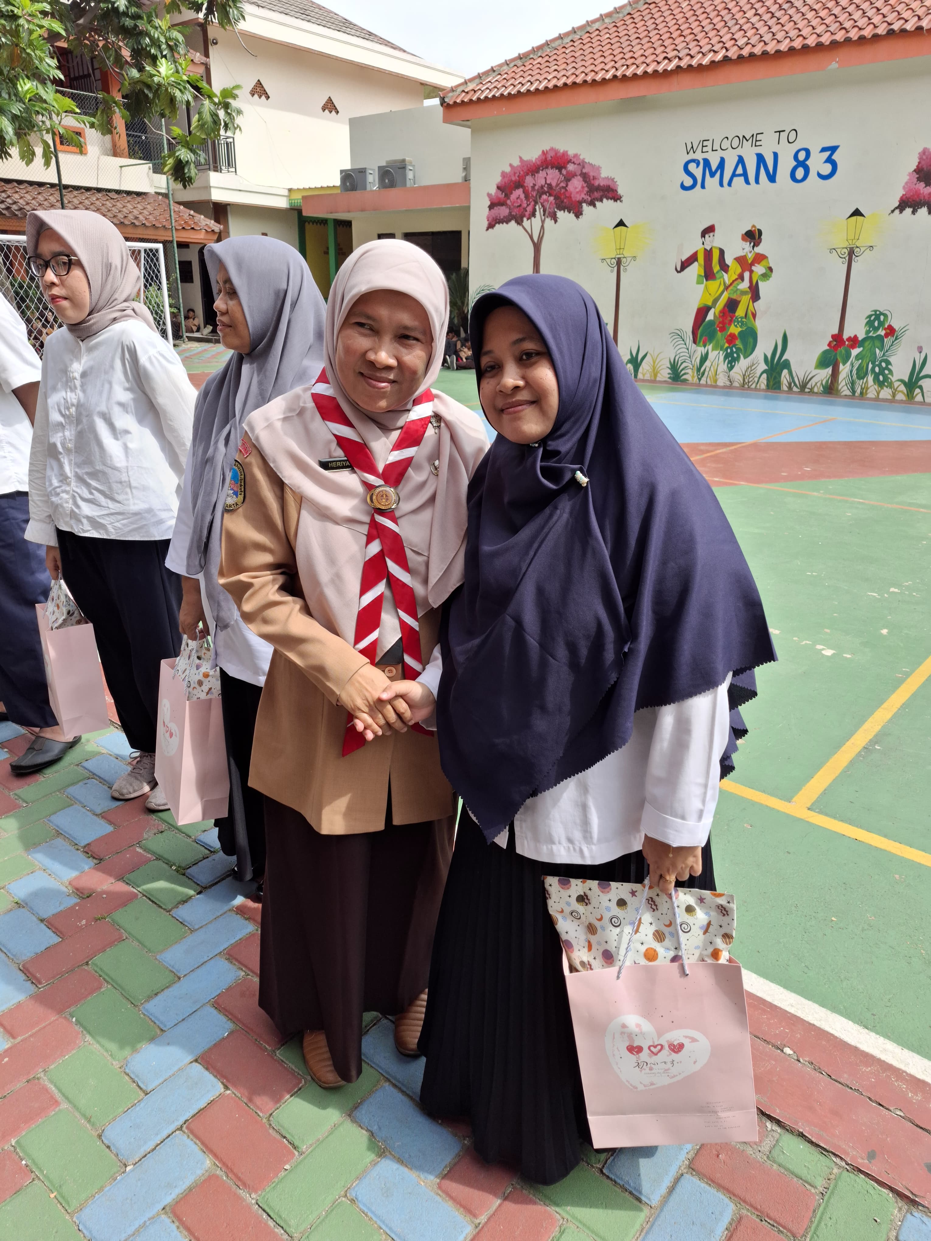 Pelepasan Hangat Empat Tenaga Kependidikan SMAN 83 Jakarta