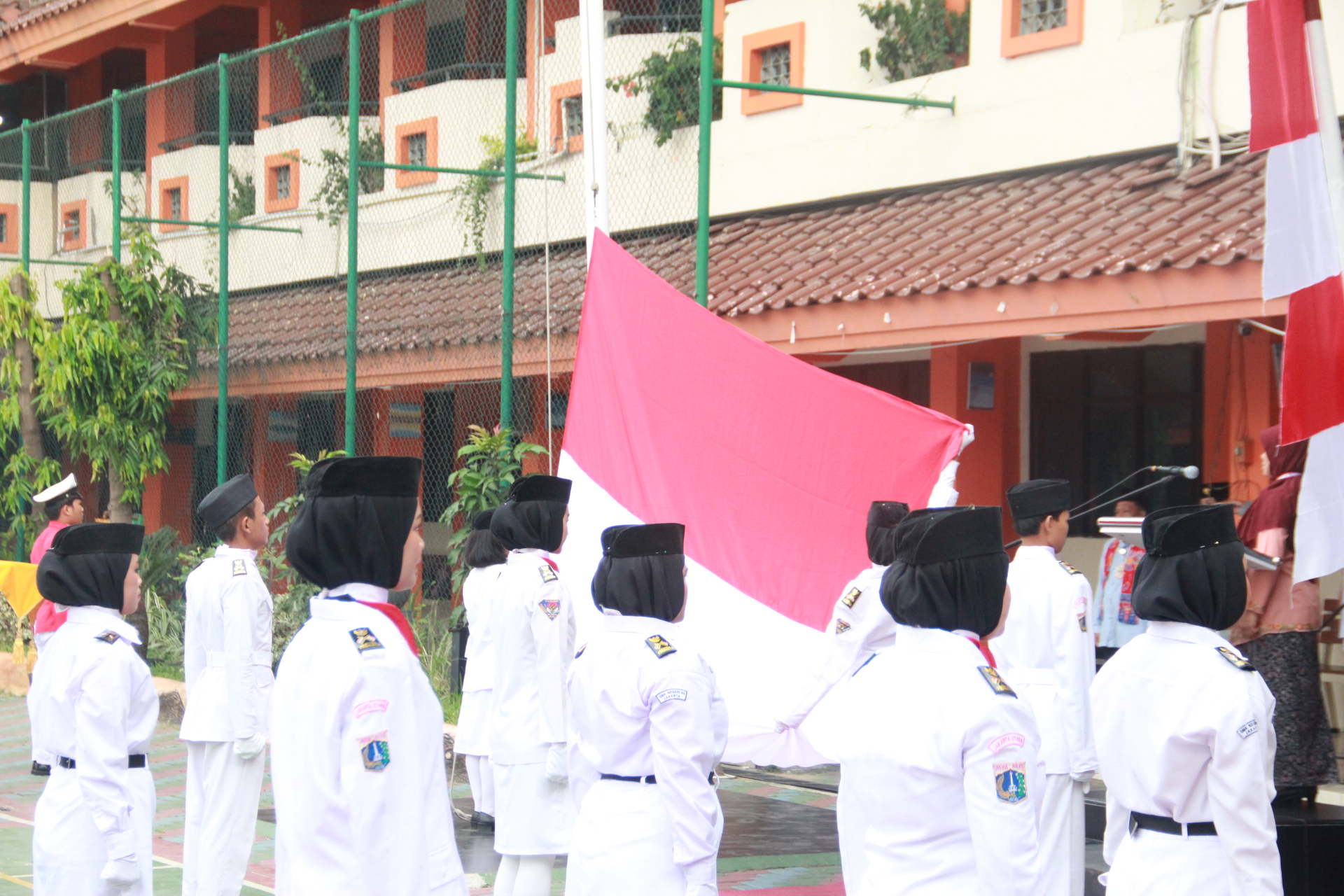 SMA Negeri 83 Jakarta Gelar Upacara Peringatan HUT RI ke-79 dengan Khidmat SMA Negeri 83 Jakarta Gelar Upacara Peringatan HUT RI ke-79 dengan Khidmat